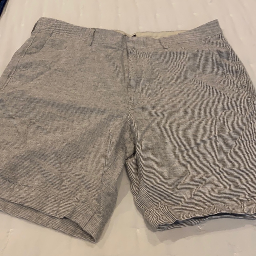 Men’s JCrew Sz 36 9” Shorts linen